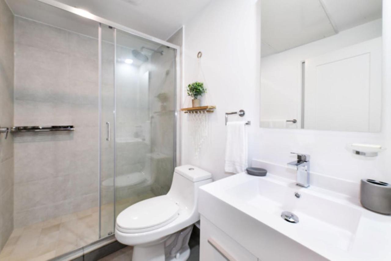 Stylish Luxury Condo, Central Location, Ocean View, Pool, Gym Oranjestad Exterior photo
