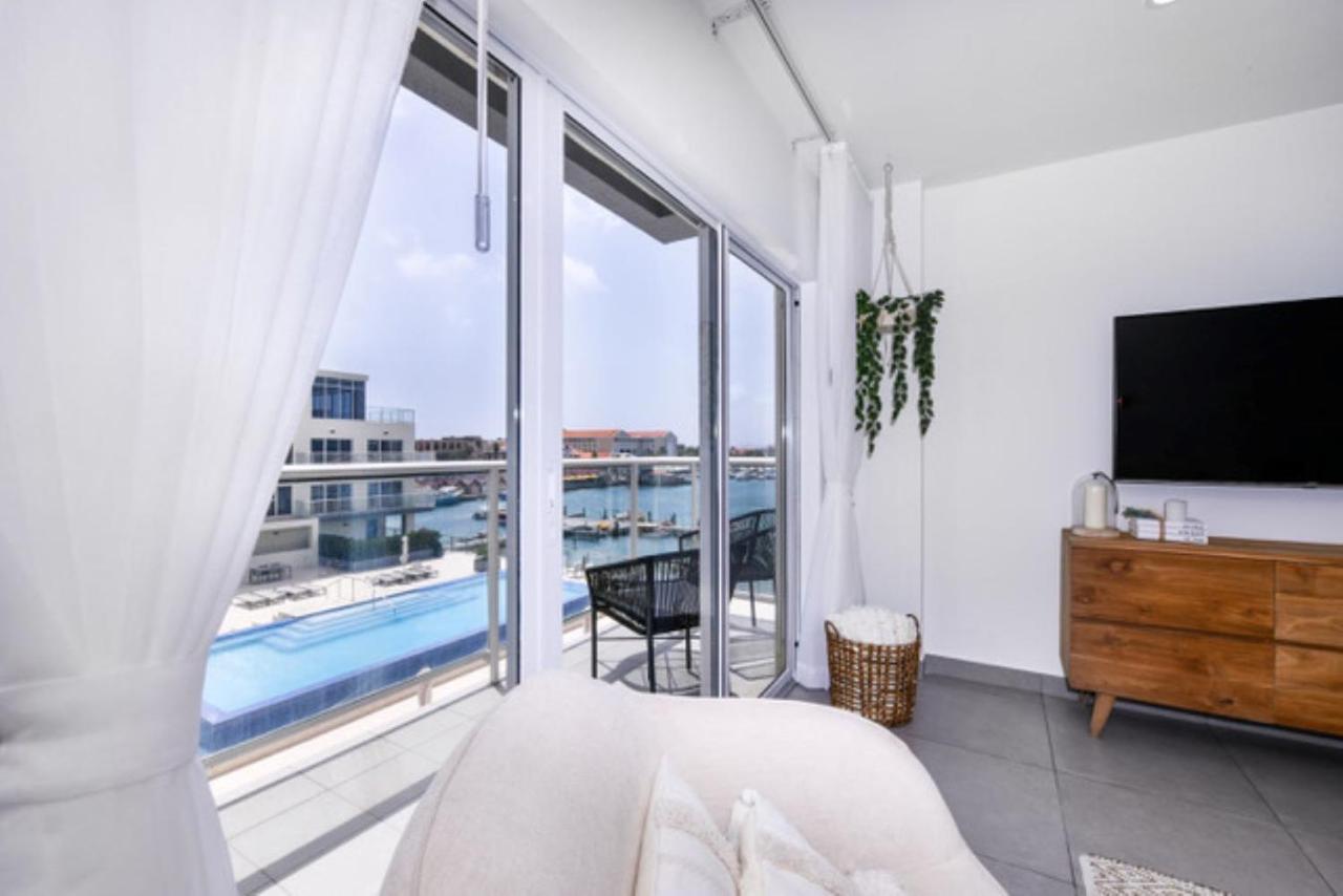 Stylish Luxury Condo, Central Location, Ocean View, Pool, Gym Oranjestad Exterior photo