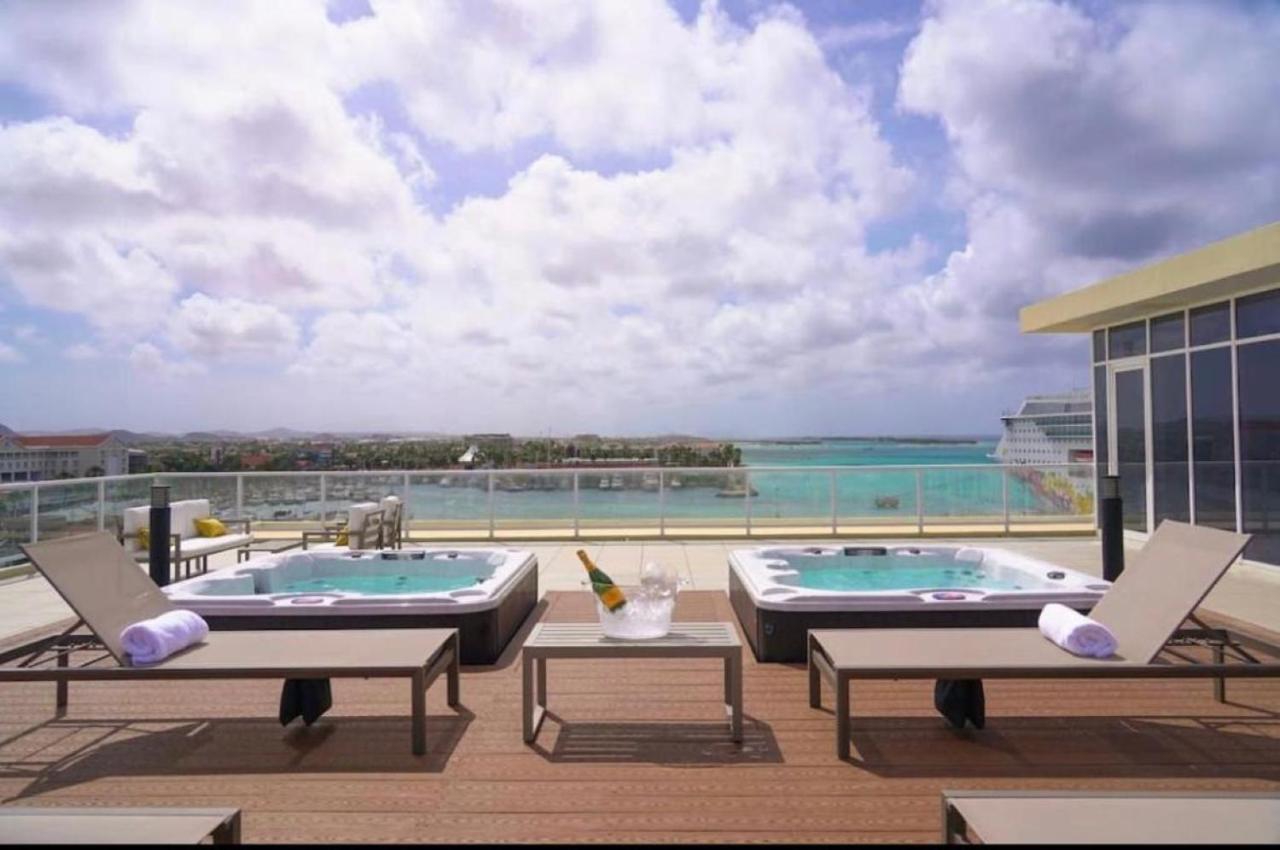 Stylish Luxury Condo, Central Location, Ocean View, Pool, Gym Oranjestad Exterior photo