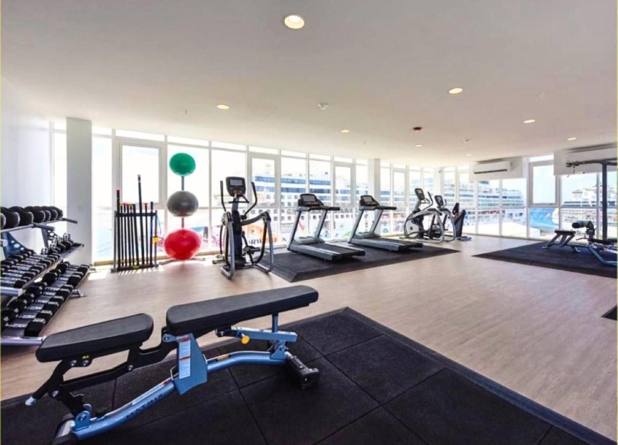 Stylish Luxury Condo, Central Location, Ocean View, Pool, Gym Oranjestad Exterior photo