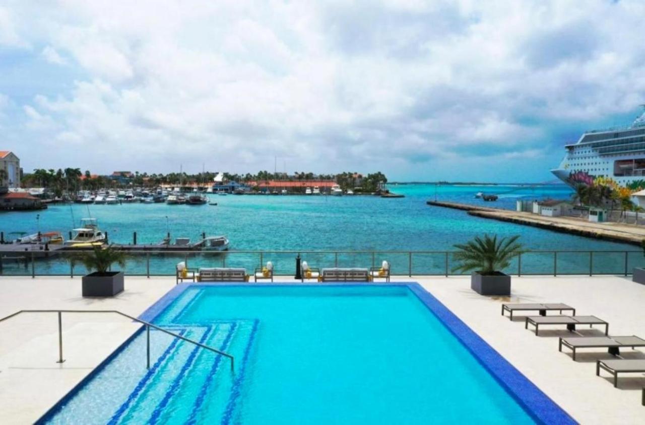 Stylish Luxury Condo, Central Location, Ocean View, Pool, Gym Oranjestad Exterior photo
